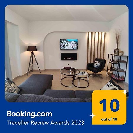 Grey Swan - Modern & Stylish Apartment With Private Parking Vólos Extérieur photo