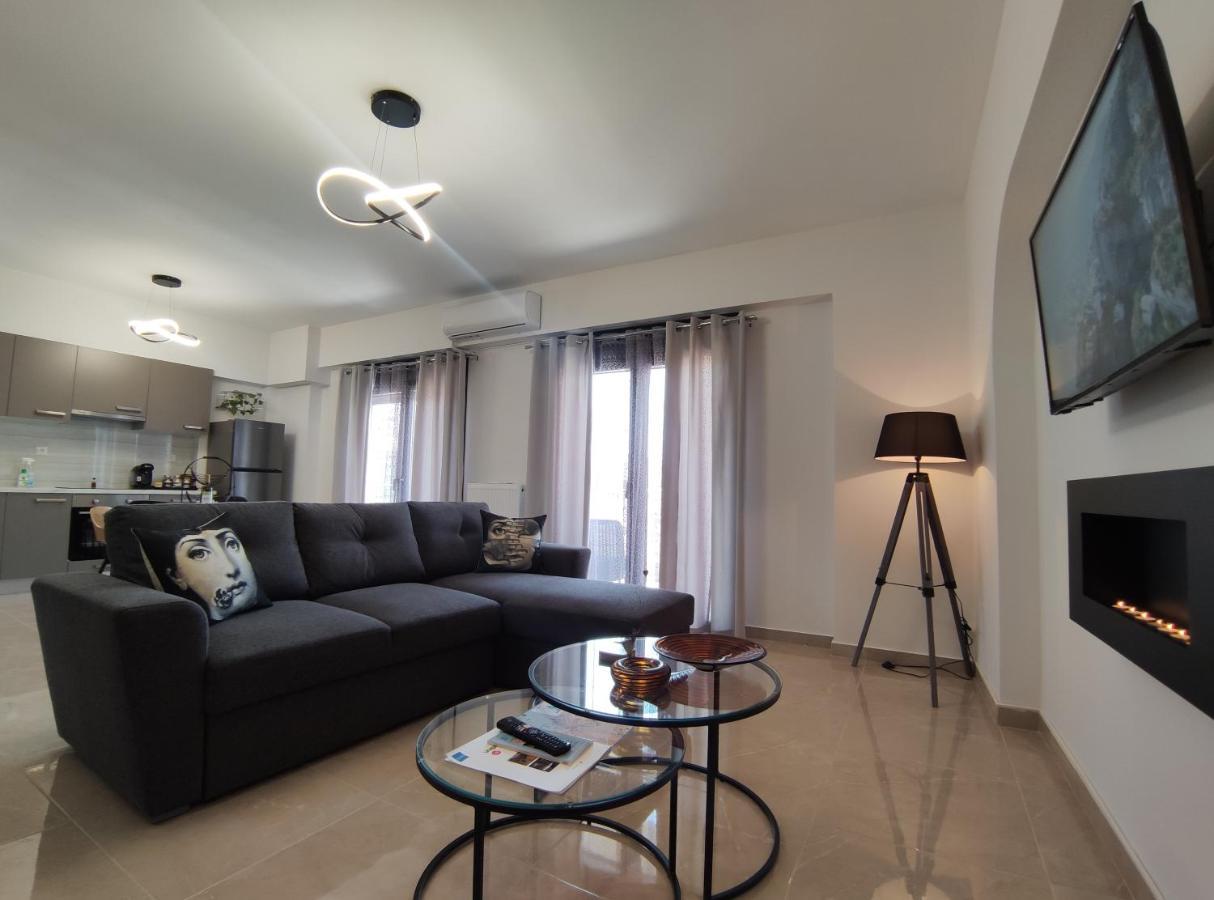Grey Swan - Modern & Stylish Apartment With Private Parking Vólos Extérieur photo