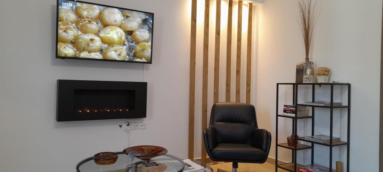 Grey Swan - Modern & Stylish Apartment With Private Parking Vólos Extérieur photo