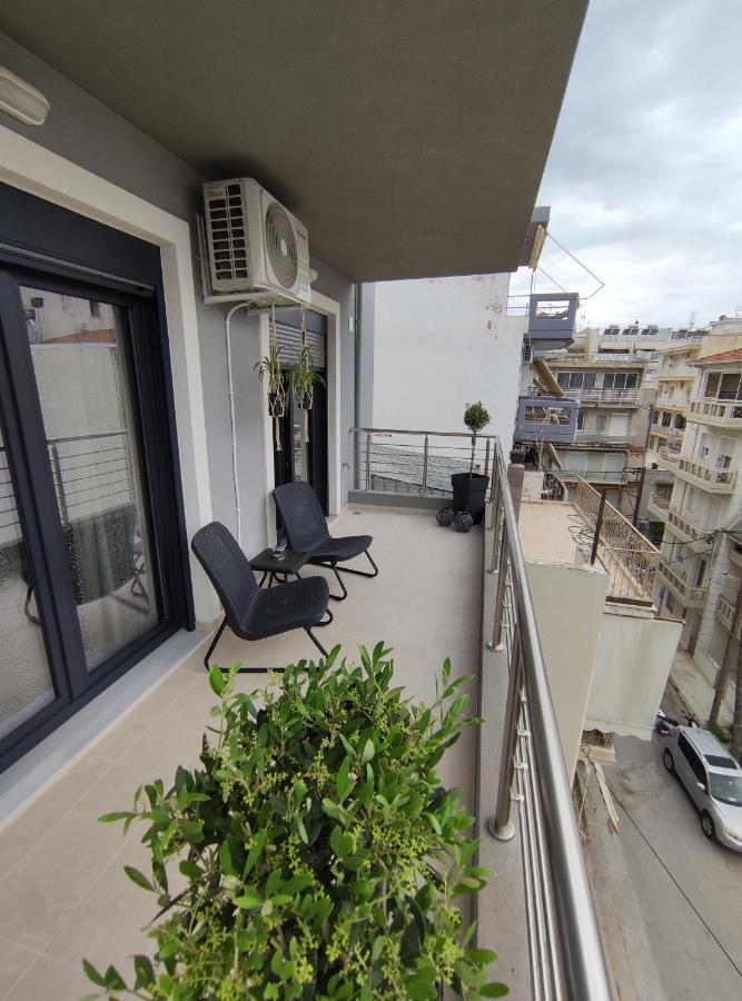 Grey Swan - Modern & Stylish Apartment With Private Parking Vólos Extérieur photo