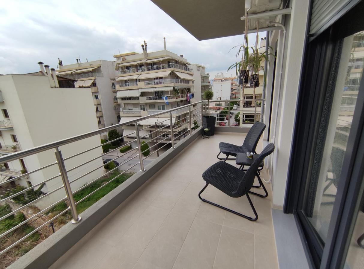 Grey Swan - Modern & Stylish Apartment With Private Parking Vólos Extérieur photo