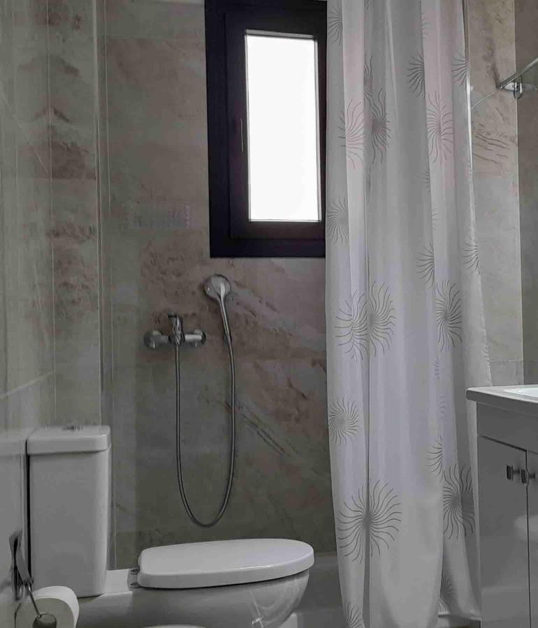 Grey Swan - Modern & Stylish Apartment With Private Parking Vólos Extérieur photo