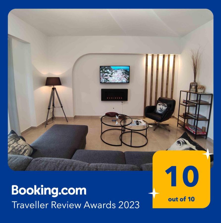 Grey Swan - Modern & Stylish Apartment With Private Parking Vólos Extérieur photo